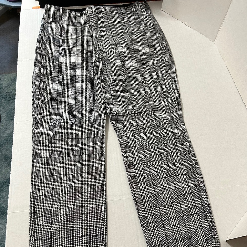 Old Navy Women's Plaid Trousers  Ankle Black White  Size 10